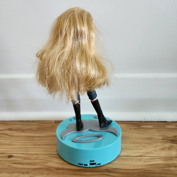 Bratz Talking Cloe - Picture 6 of 8